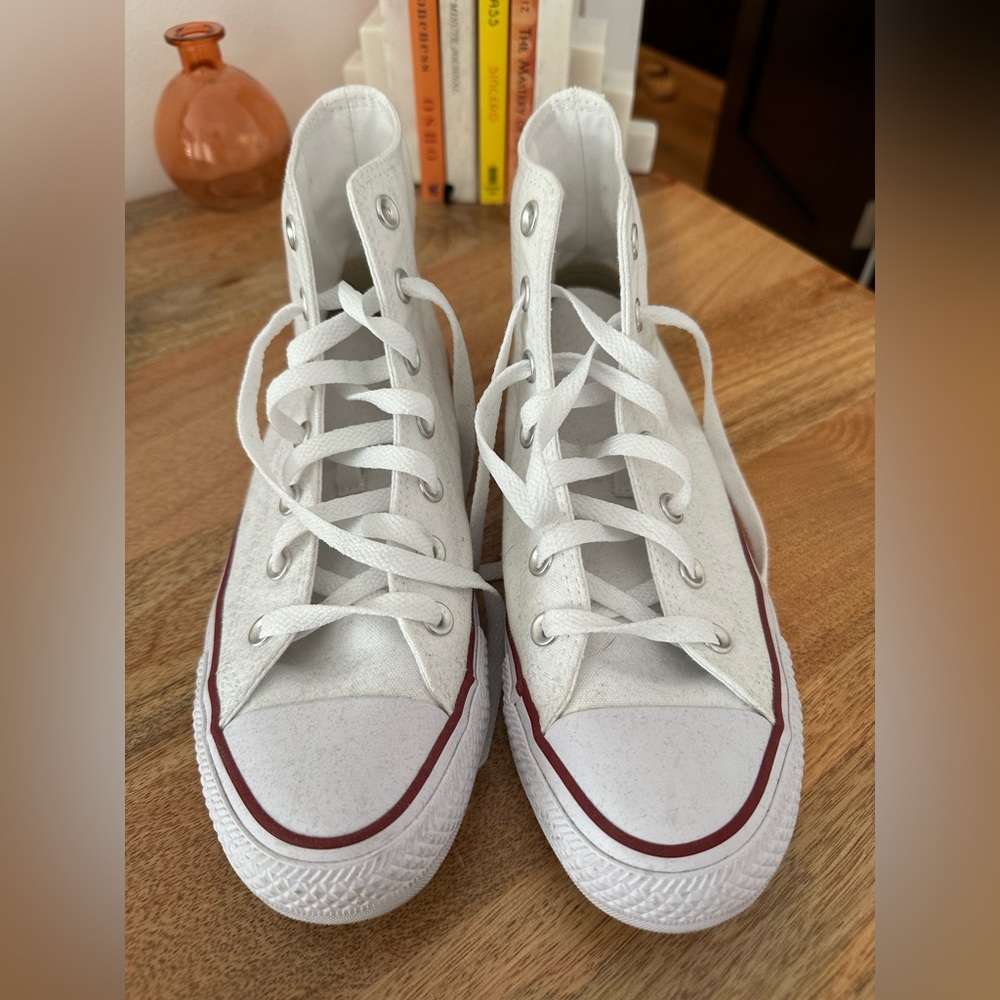 Converse Chuck Taylor all star classic high top sneakers, white size 8-like new